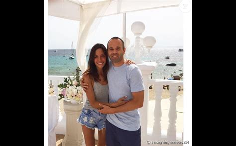 Andrés Iniesta et sa femme Anna Ortiz célèbrent leurs 4 ...