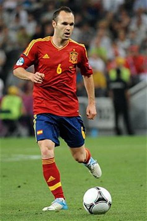 Andrés Iniesta Euro 2012 vs France 02.jpg