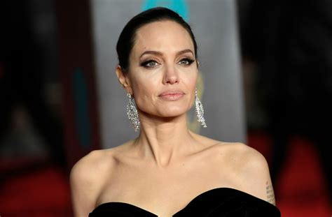 Angelina Jolie’s BAFTA Awards Leggy Red Carpet Style ...