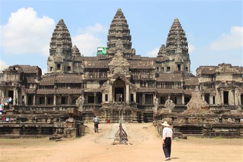 Angkor Wat Historical Facts and Pictures | The History Hub