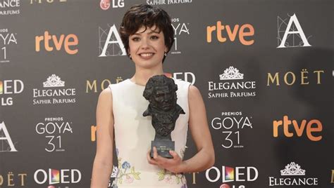 Anna Castillo, espontánea y emocionada al ganar el Goya ...
