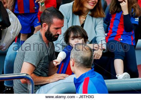 Anna Ortiz, la mujer de Andres Iniesta, en el Camp Nou con ...