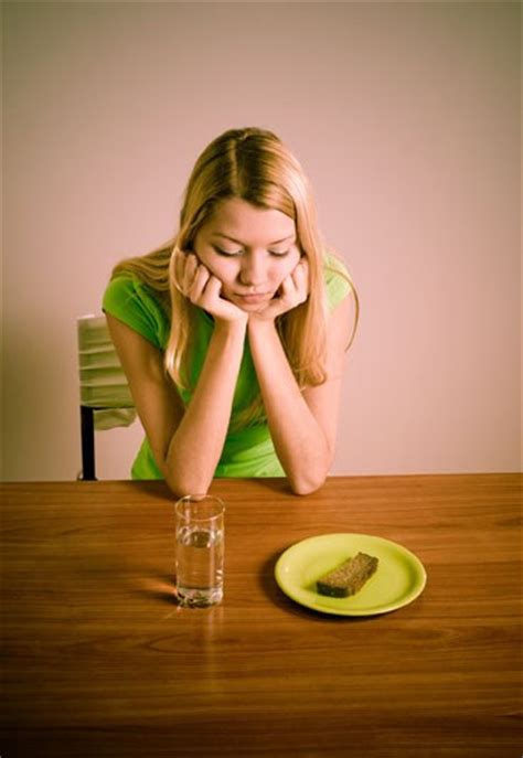 Anorexie Symptome Anorexie: Symptome, Ursachen & Auswege ...