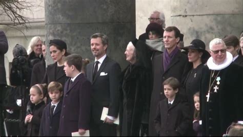 ANTENA 3 TV | La familia real danesa despide al príncipe ...