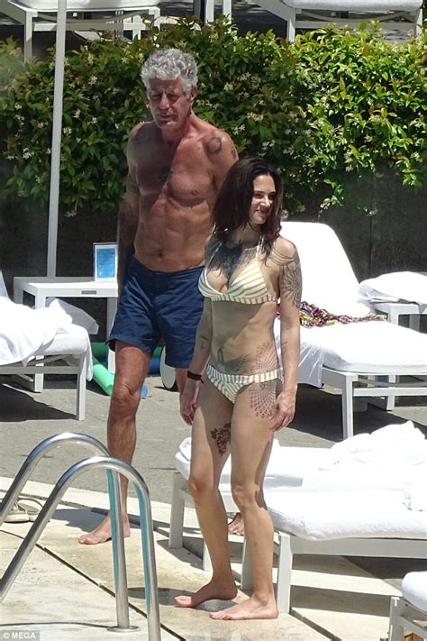 Anthony Bourdain shows off chiseled midriff in Rome ...