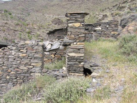 Antigua casa con muros de piedra, SENES  Almería