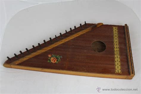 antiguo instrumento musical a cuerda en madera   Comprar ...