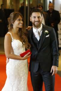 Antonella Roccuzzo and Lionel Messi at their wedding in ...