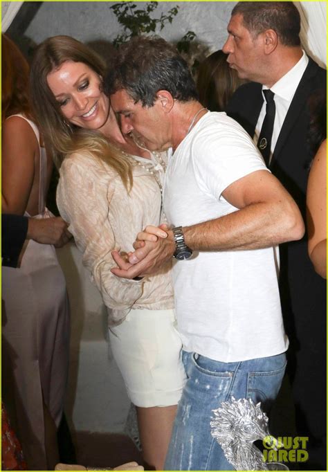 Antonio Banderas & Girlfriend Nicole Kimpel Flaunt PDA at ...