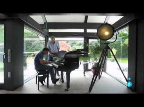 Antonio Banderas interpreta al piano dos marchas de Semana ...
