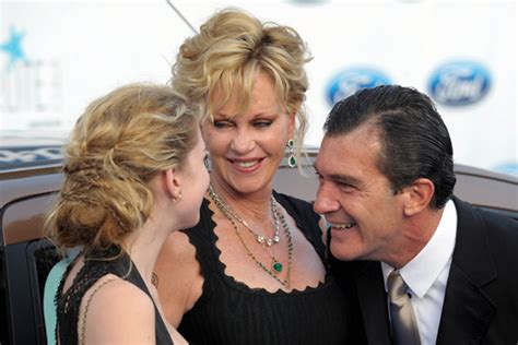 Antonio Banderas se disculpa entre lágrimas con su hija ...