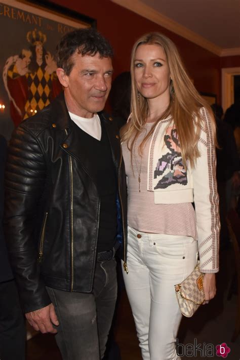 Antonio Banderas y Nicole Kimpel en una fiesta en Los ...