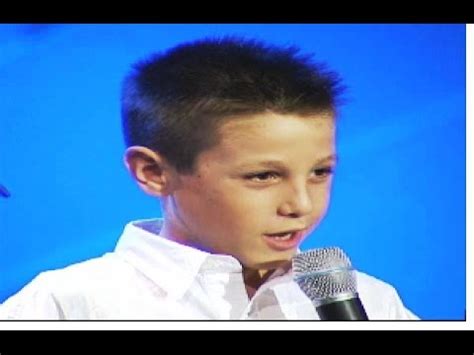 Antonio José, con 8 años, canta  Dígale    YouTube