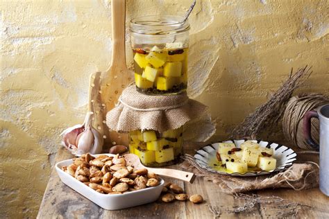Aperitivos a base de aceite de oliva y frutos secos ...