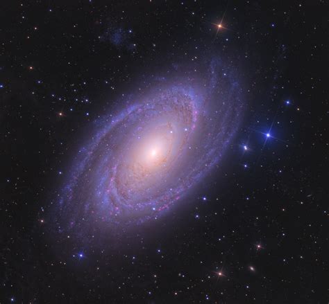 APOD: 2015 October 17   Bright Spiral Galaxy M81
