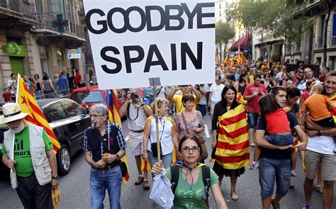 Aprueba Cataluña declaración de independencia