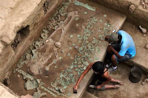 Archaeology Discovery: 4500 Y O Rare Burial Site in Peru ...