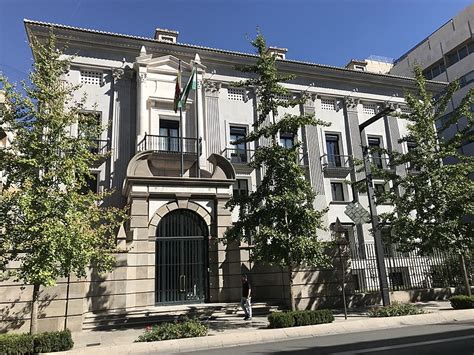 Archivo:Edificio del Banco de España, Granada, 2017 10 21 ...