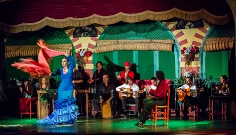 Archivo:Flamenco en el Palacio Andaluz, Sevilla, España ...
