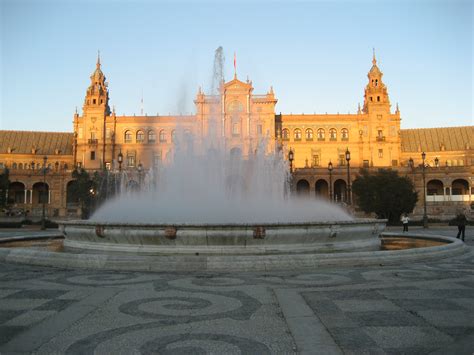 Archivo:Fuente de la Plaza de España.jpg   Wikipedia, la ...