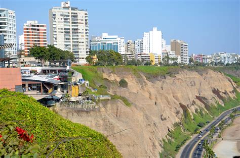 Archivo:Lima, Peru   Larcomar & Miraflores Skyline.jpg ...