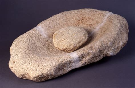 Archivo:Molino de mano neolítico de piedra arenisca.jpg ...