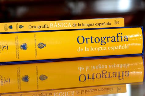 Archivo:«Ortografía de la lengua española»  2010 .jpg ...