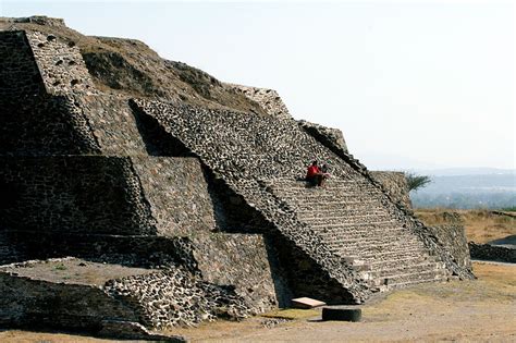 Archivo:Pirámide tula.jpg