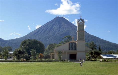 Arenal  volcan  — Wikipédia