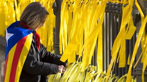 Arenys de Munt sancionará a quienes retiren lazos amarillos
