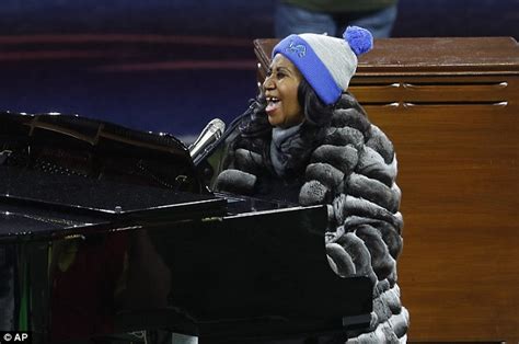 Aretha Franklin sings rousing 5 minute rendition of the ...