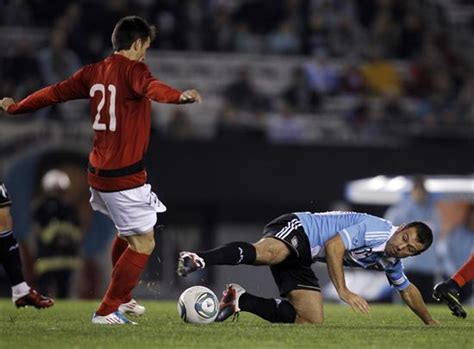 Argentina y Messi apenas dejaron que Albania tocara el ...