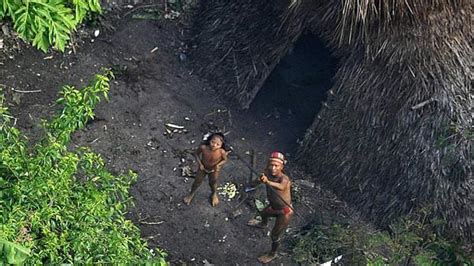Así viven las 100 tribus más aisladas del mundo
