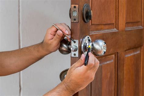 Avail effective locksmith service Miami | Locksmith | UTS