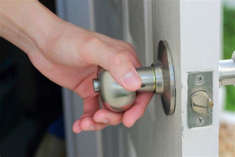 Avail effective locksmith service Miami | Locksmith | UTS