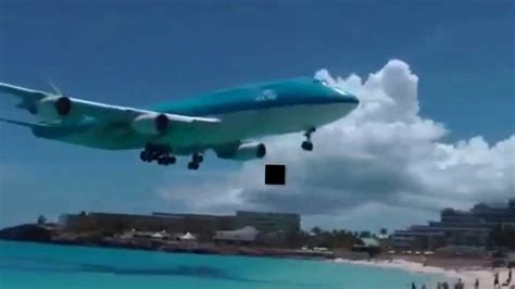 avion aterrizando cerca de la playa   YouTube