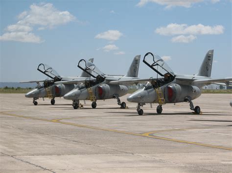 Aviones militares ingleses, en espacio aéreo argentino
