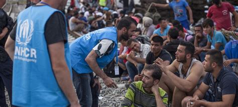 Ayudamos y protegemos al refugiado. Llegamos los primeros