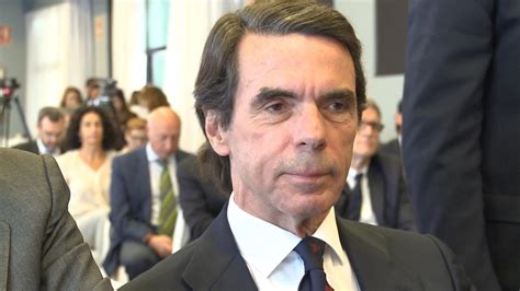 Aznar se ofrece para  reconstruir el centro derecha  español