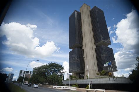 Banco Central bloqueia R$ 2 milhões de 46 investigados na ...