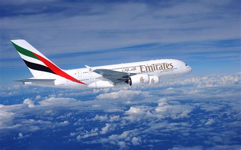 BANCO DE IMÁGENES: Avión de la Aerolínea Emiratos Árabes ...