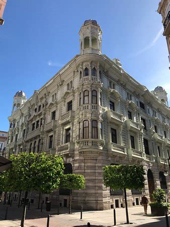 Banco de Santander.   Picture of Edificio del Banco ...