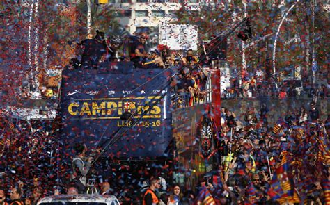 Barcelona celebrate Spanish league title with city parade