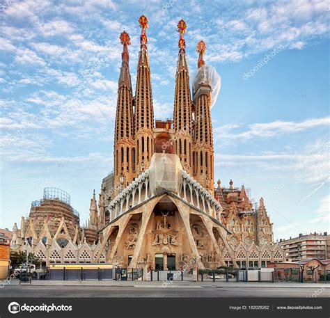 Barcelona, España   10 de febrero: La Sagrada Familia   el ...