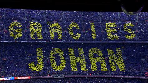Barcelona fans pay tribute to Johan Cruyff before El ...