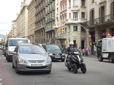 Barcelona vetará a los vehículos con más de 20 años si hay ...