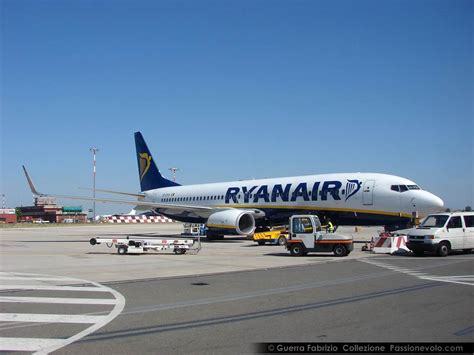 Bari, la Ryanair cerca personale di bordo: al via il ...