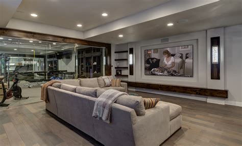 Basement Home Theater and Workout Gym   Contemporáneo ...