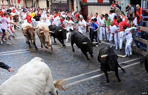 BBC NEWS | Europe | In pictures: Pamplona bull running