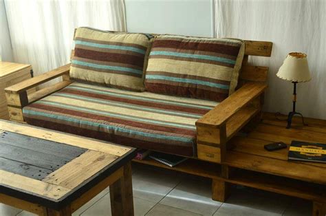 Beautiful Pallet Sofa with Coffee Table